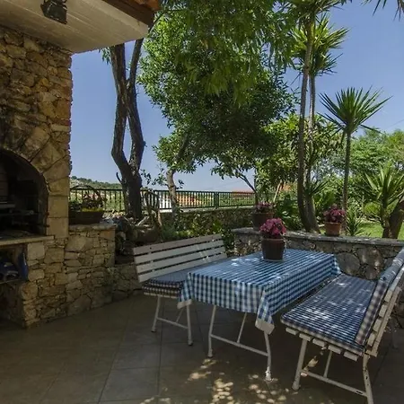 In With Sea View, Terrace, Air Conditioning, Wi-fi Apartment