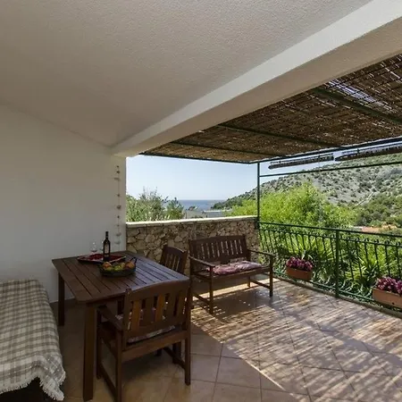 Apartment In With Sea View, Terrace, Air Conditioning, Wi-fi *